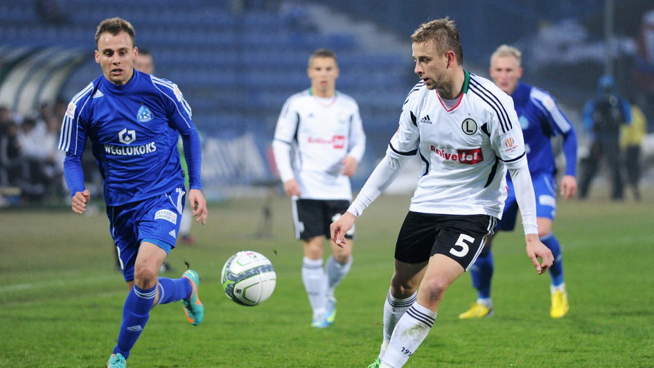 Jakub Smektała i Janusz Gol w meczu Ruch Chorzów - Legia Warszawa 