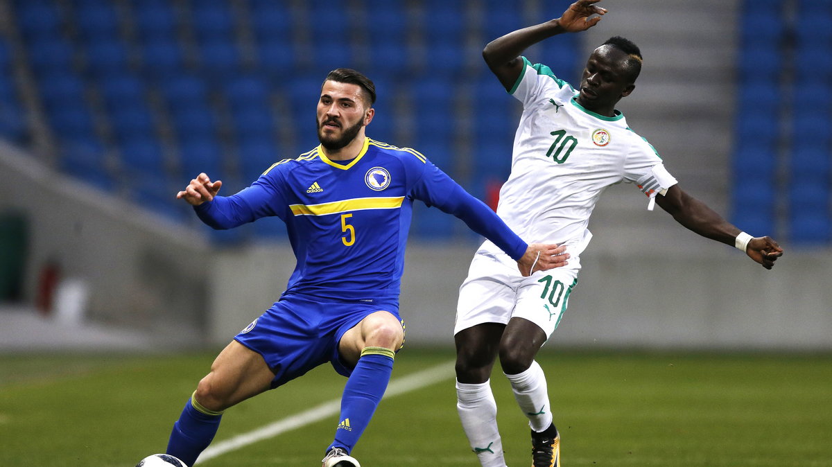 Sadio Mane i Sead Kolasinac. Senegal - Bośnia i Hercegowina