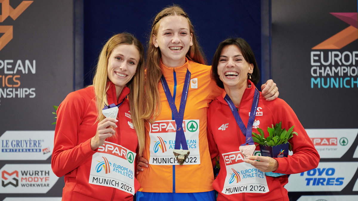 Femke Bol (w środku) została w Monachium mistrzynią Europy w biegu na 400 m, wyprzedzając Natalię Kaczmarek i Annę Kiełbasińską