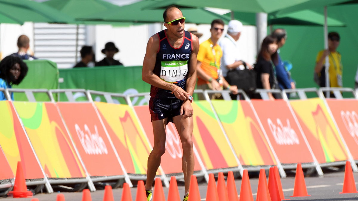 Yohann Diniz na trasie chodu na 50 km na igrzyskach olimpijskich w Rio de Janeiro