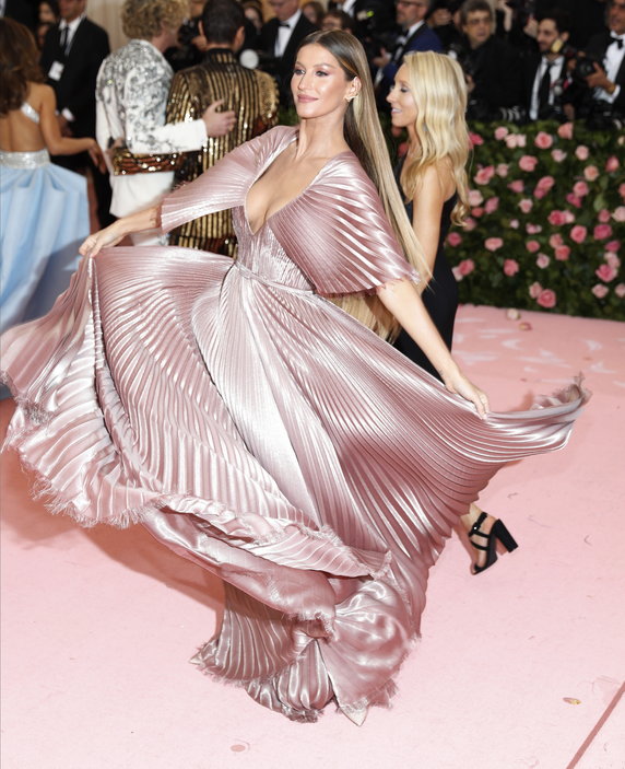 epa07552431 - USA NEW YORK MET GALA (2019 Met Gala at the Metropolitan Museum of Art)