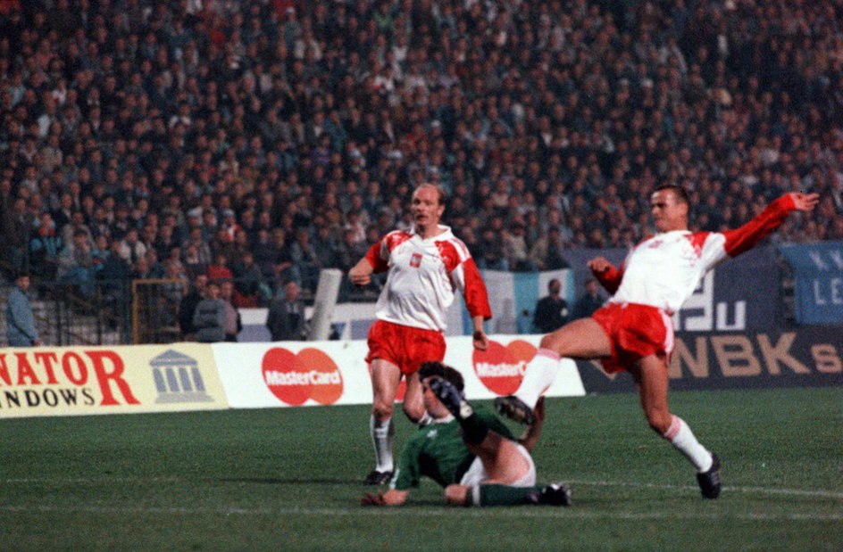 Janusz Nawrocki podczas meczu Polska - Irlandia rozgrywanego w ramach Eliminacji Mistrzostw Europy Szwecja 1992. 
