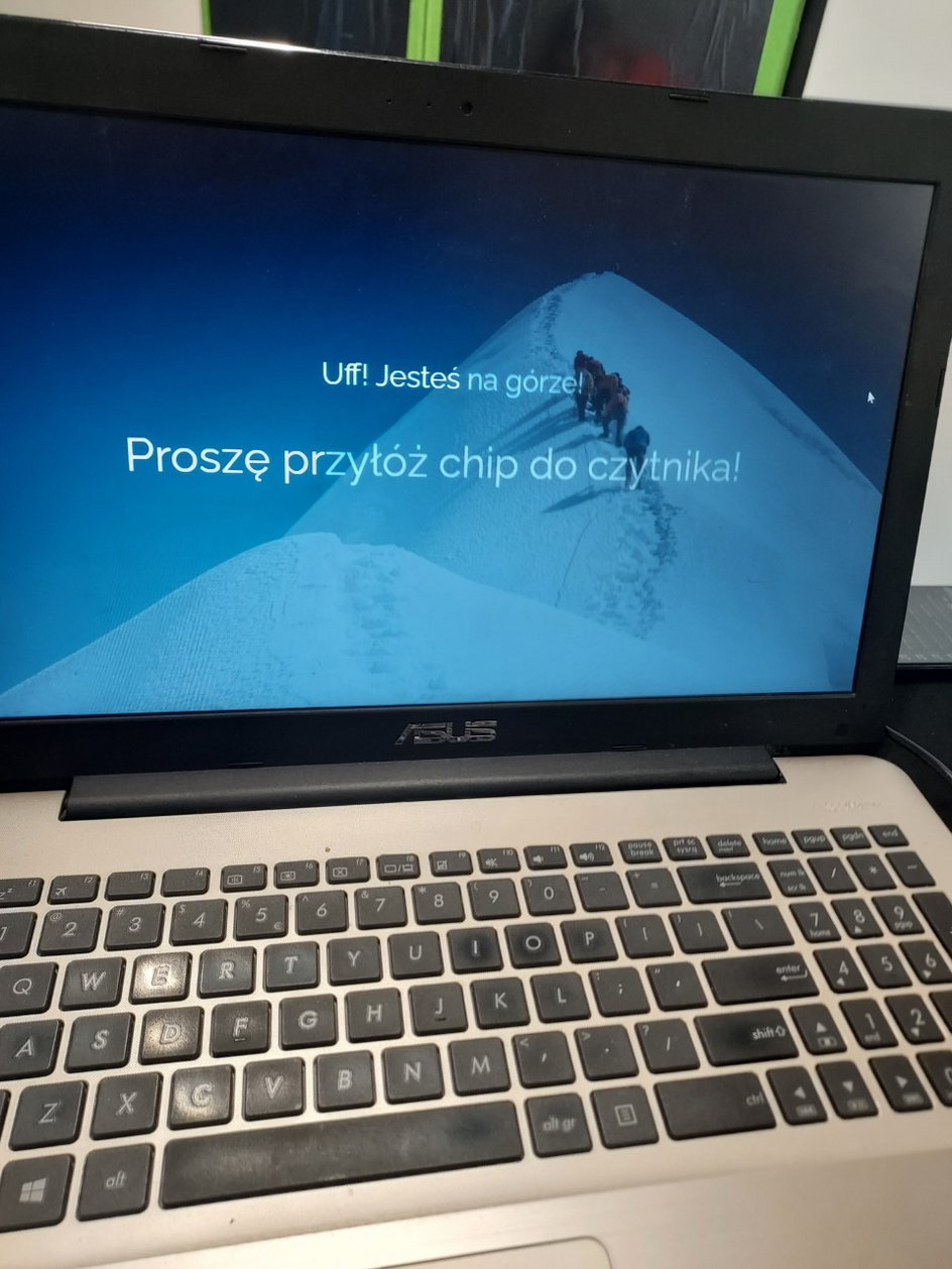 W ten sposób komputer powiadamia uczestnika o zdobyciu Everestu
