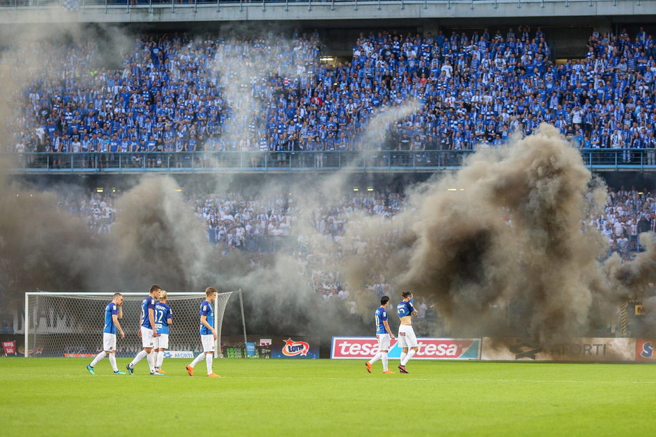 Spotkanie Lech - Legia zostało przerwane w 77. minucie spotkania