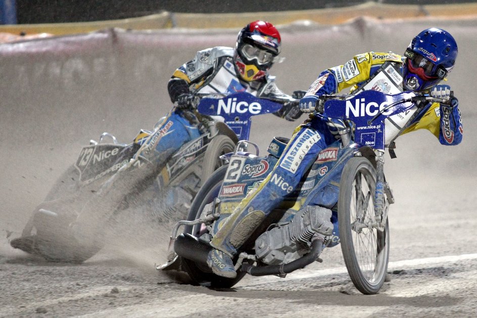Tomasz Gollob (casque bleu) et Jarosław Hampel (casque rouge) ont dominé la série Grand Prix
