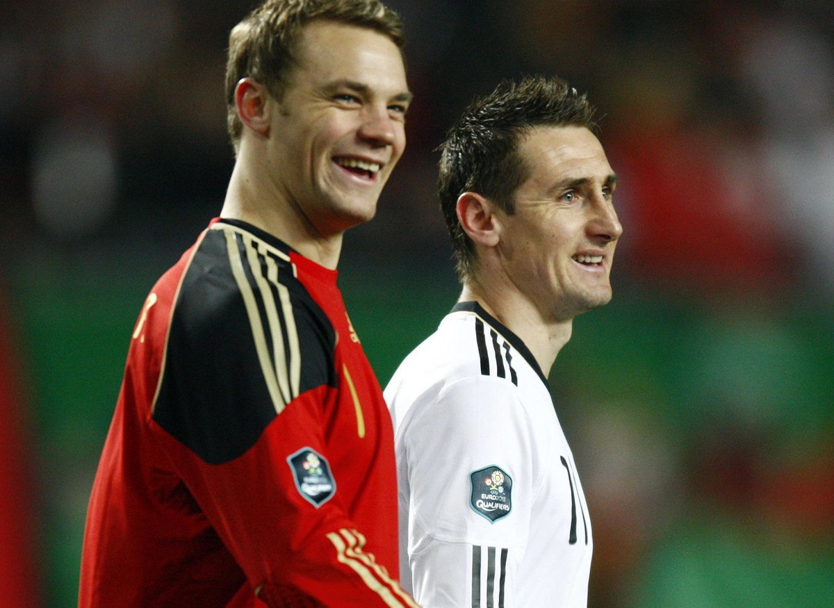 Manuel Neuer (L) i Miroslav Klose (P)