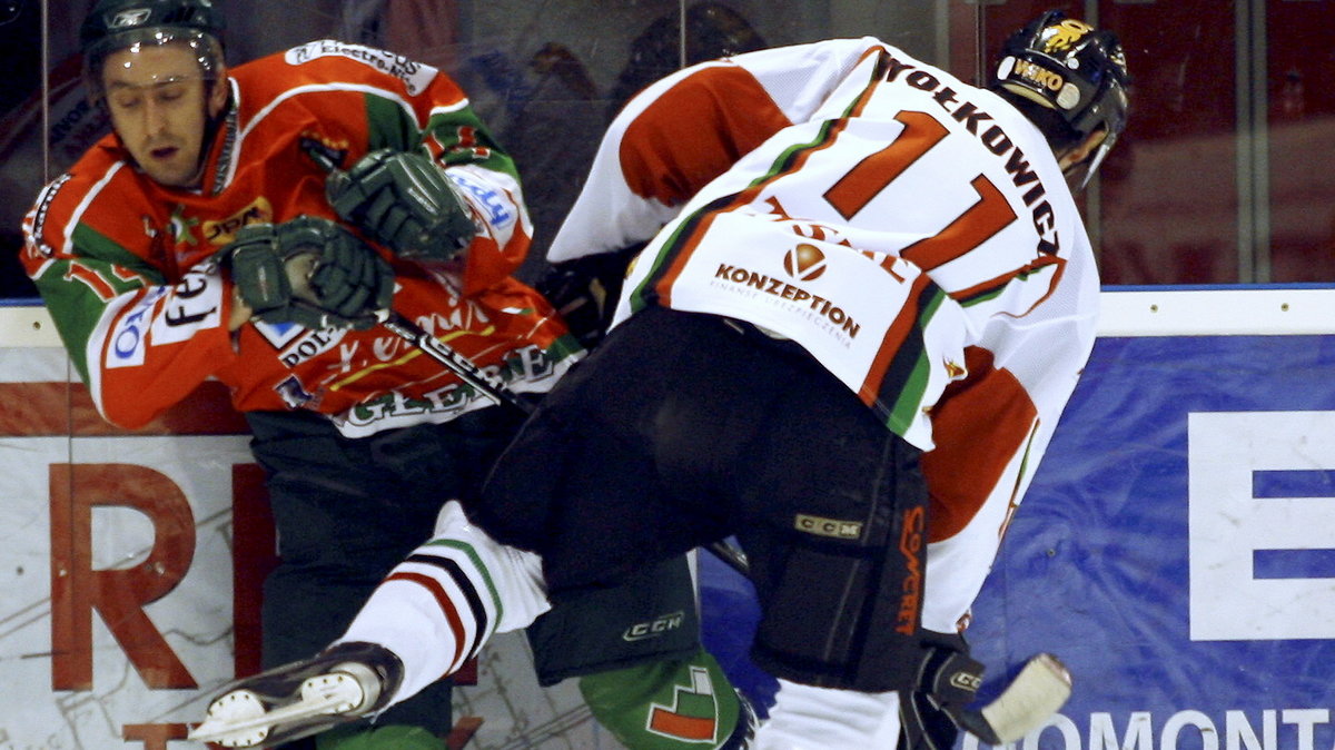 Tomasz Wołkowicz (P) z GKS Tychy i Jezary Gabryś (L) z Zagłębia Sosnowiec