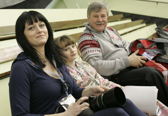 Izabela Małysz, Karolina Małysz, Apoloniusz Tajner. Zdjęcie z 2008 r.