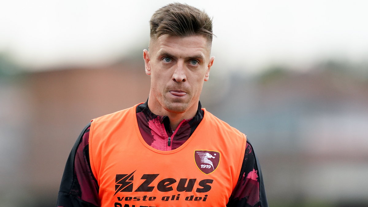 Krzysztof Piątek podczas rozgrzewki. (Empoli FC - US Salernitana).