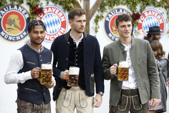 epa07900903 - GERMANY SOCCER BAYERN MUNICH OKTOBERFEST (FC Bayern Munich attends Oktoberfest)