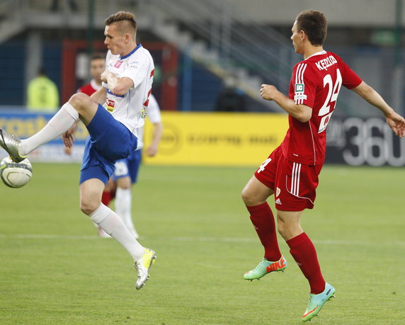 PIŁKARSKA EKSTRAKLASA PIAST GLIWICE PODBESKIDZIE BIELSKO (Wojciech Kędziora Adam Deja )