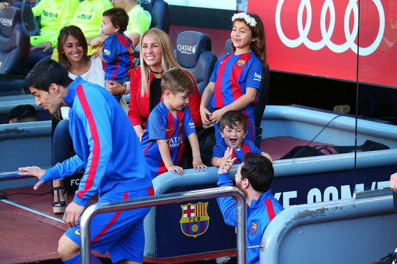 Luis Suarez, Lionel Messi, Antonella Roccuzzo, Sofia Balbi, dzieci obu piłkarzy