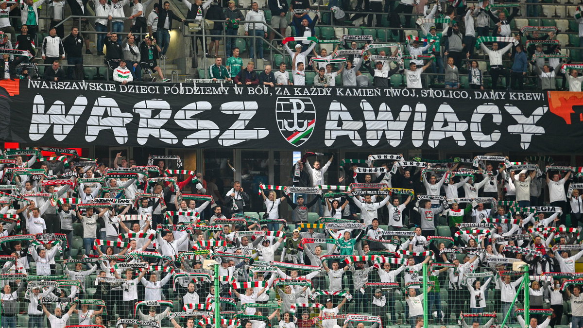Kibice Legii Warszawa w trakcie meczu z Górnikiem Zabrze