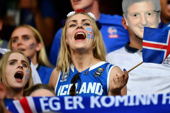 FBL-EURO-2016-MATCH44-ENG-ISL-FANS