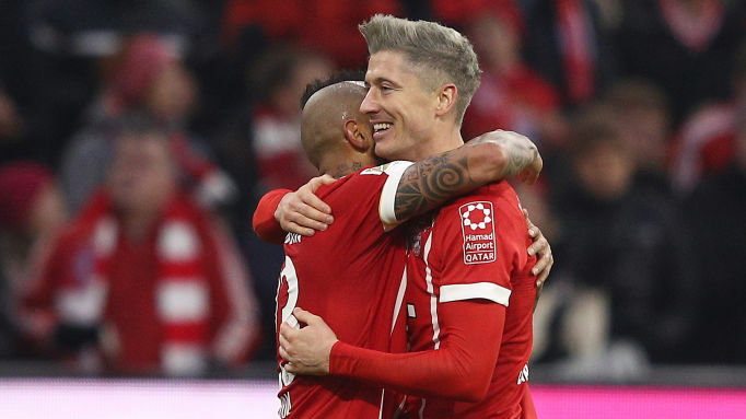 Robert Lewandowski i Arturo Vidal