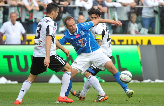 PIŁKA NOŻNA EKSTRAKLASA LEGIA LECH POZNAŃ  (Tomasz Jodłowiec Ivica Vrdoljak Łukasz Trałka.)