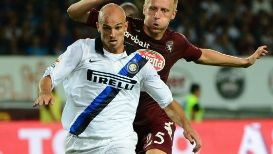 Esteban Cambiasso (L) i Kamil Glik (P)