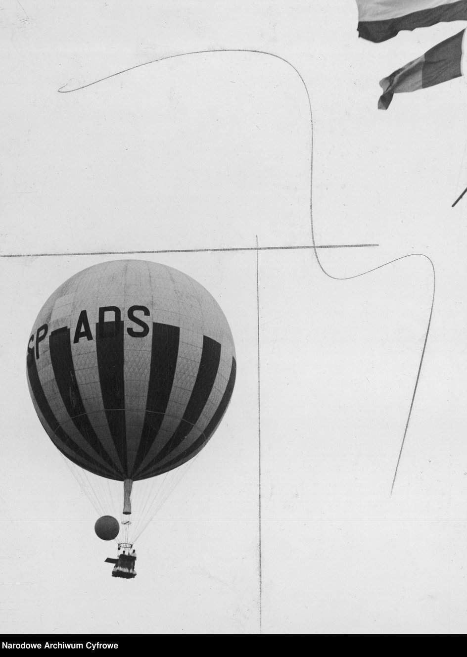 Balon „Kościuszko" po starcie z lotniska mokotowskiego