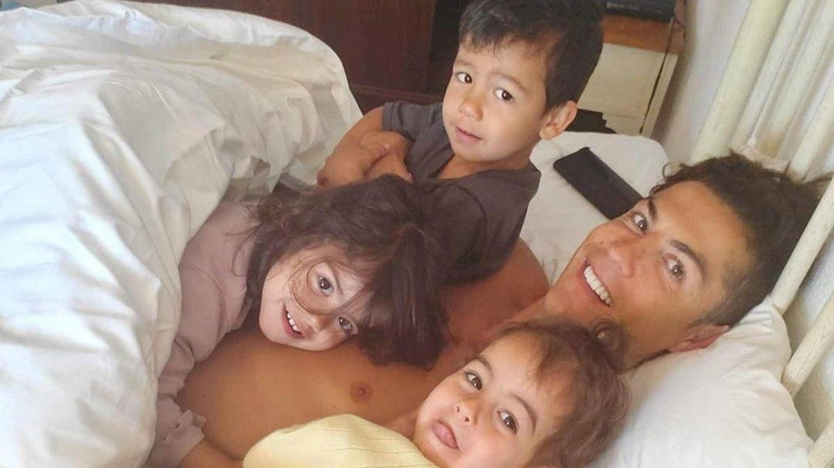Cristiano Ronaldo z dziećmi 