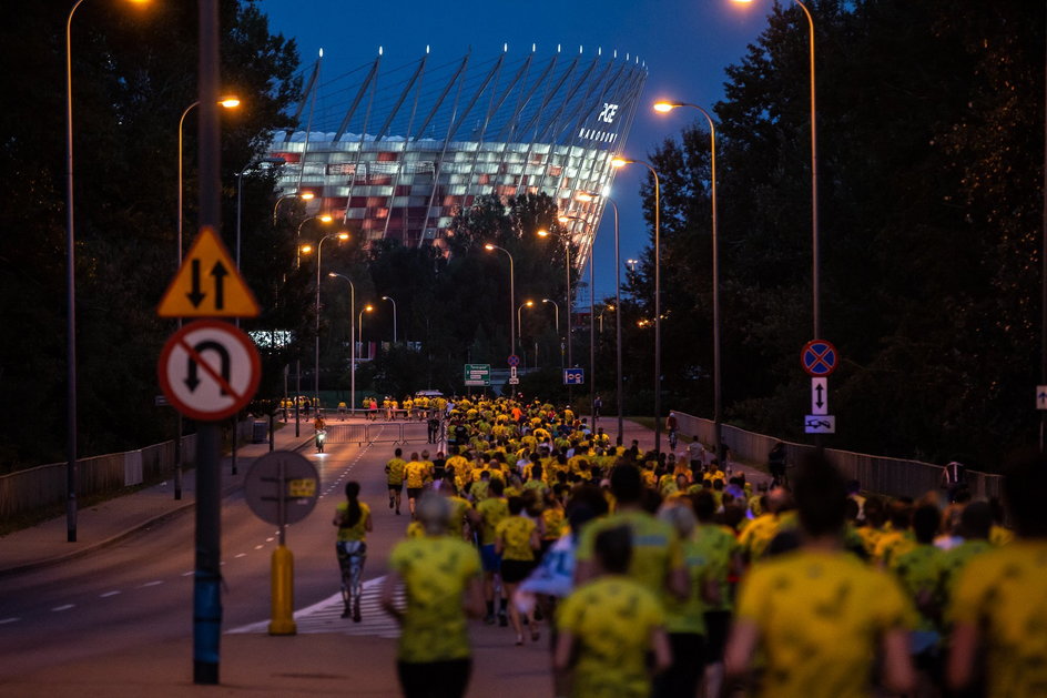 Biegacze na trasie 4F Półmaratonu Praskiego