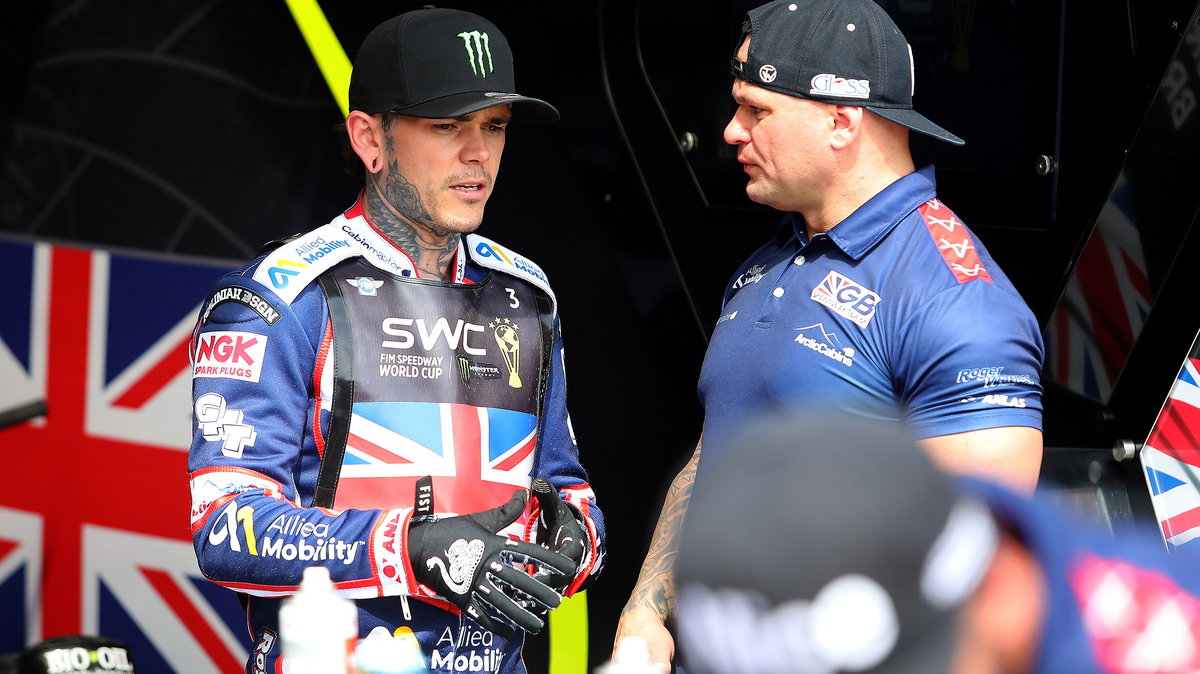 Tai Woffinden w towarzystwie swojego mechanika