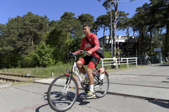 18523048 - PIŁKA NOŻNA TRENING REPREZENTACJI POLSKI (Thiago Cionek)