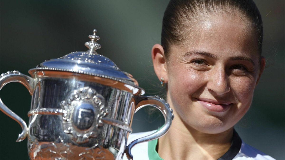 Ostapenko: myślałam, że trawa jest do piłki nożnej