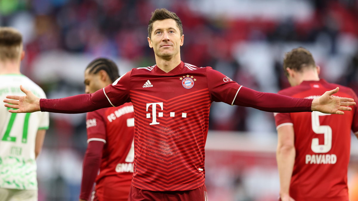 Robert Lewandowski celebrujący zdobycie gola (20 lutego 2022 r.)