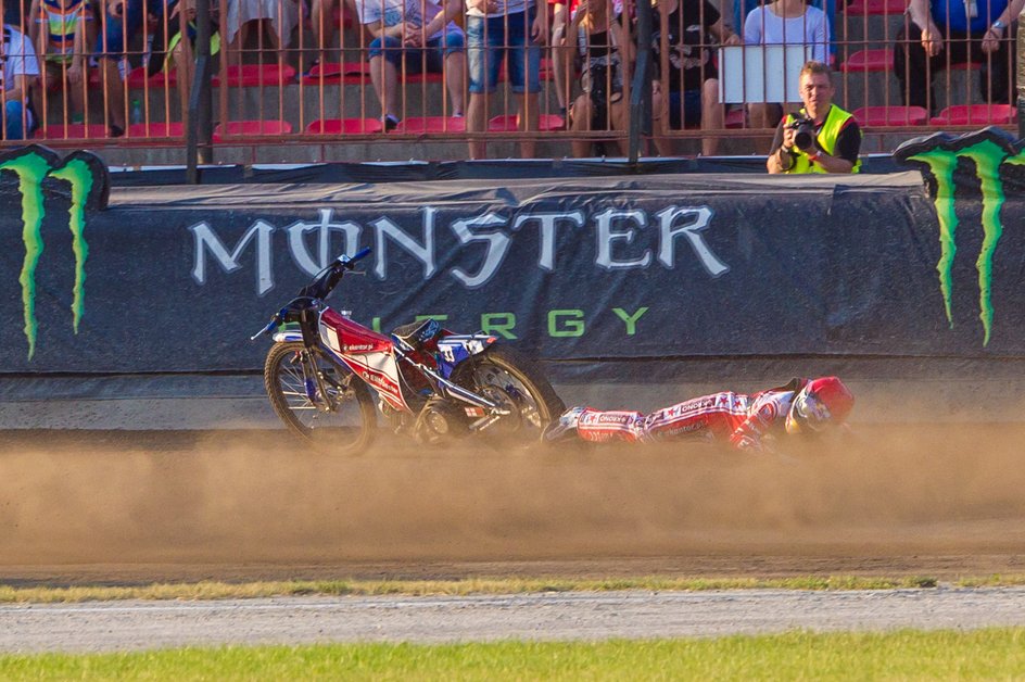 Accident de Jarosław Hampel lors de la demi-finale du Championnat du monde 2015 à Gniezno
