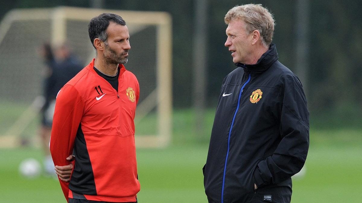 Ryan Giggs (L)