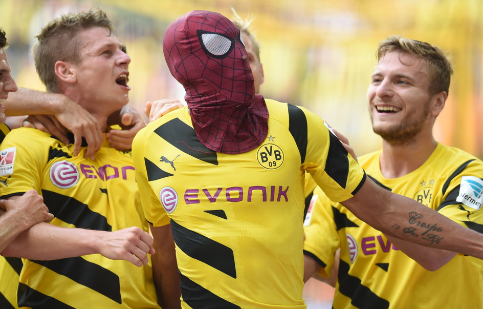 Pierre-Emerick Aubameyang w masce Spidermana w czasach gry w Borussii Dortmund