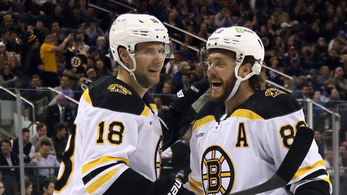 David Pastrnak i Pavel Zacha z Boston Bruins