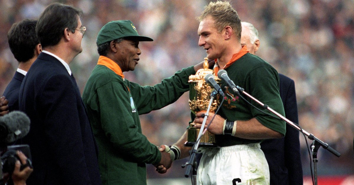 Tak Nelson Mandela zjednoczył kraj. Pomogła mu jajowata piłka i kluczowa decyzja. "Jeśli to zrobicie, to będzie wojna"