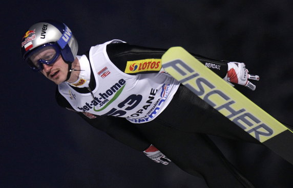 2010-01-23T163841Z_01_ZAK509_RTRIDSP_3_SKI-JUMPING.jpg