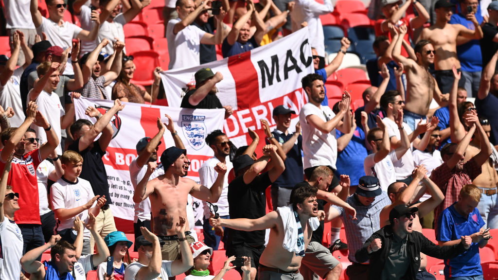 Kibice reprezentacji Anglii na stadionie Wembley