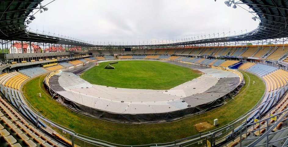 Folia na stadionie Stali