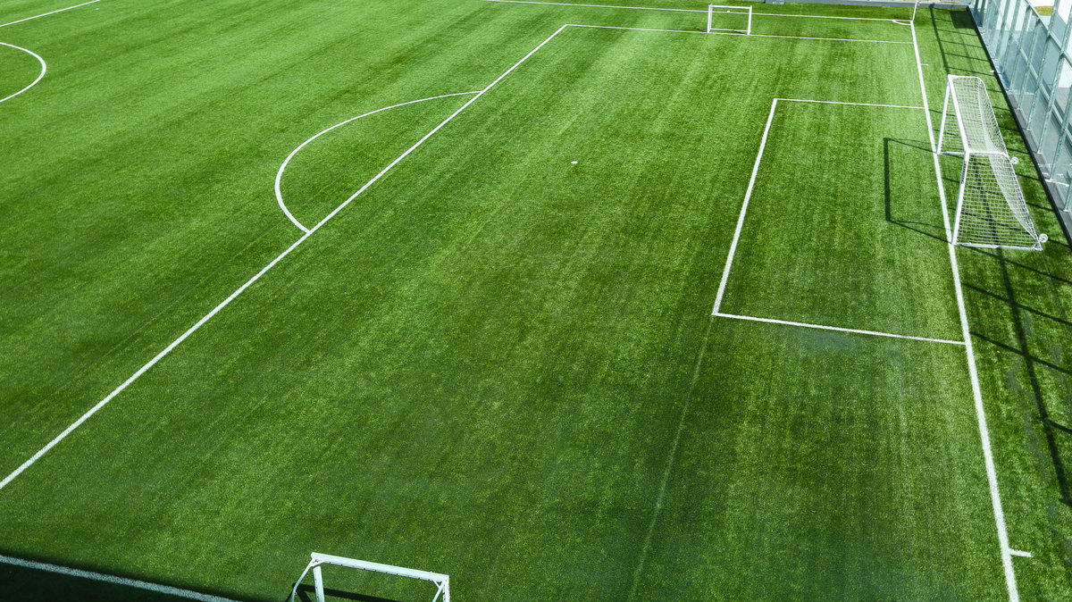 Półkole przed polem karnym spełnia ważną funkcję na boisku piłkarskim