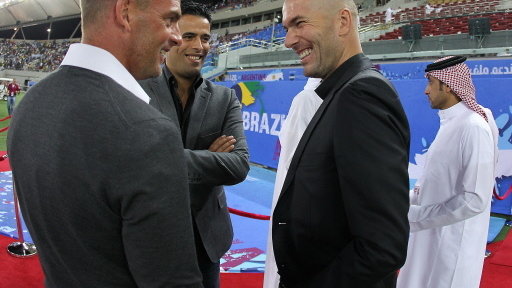 Zindeine Zidane (po prawej stronie)