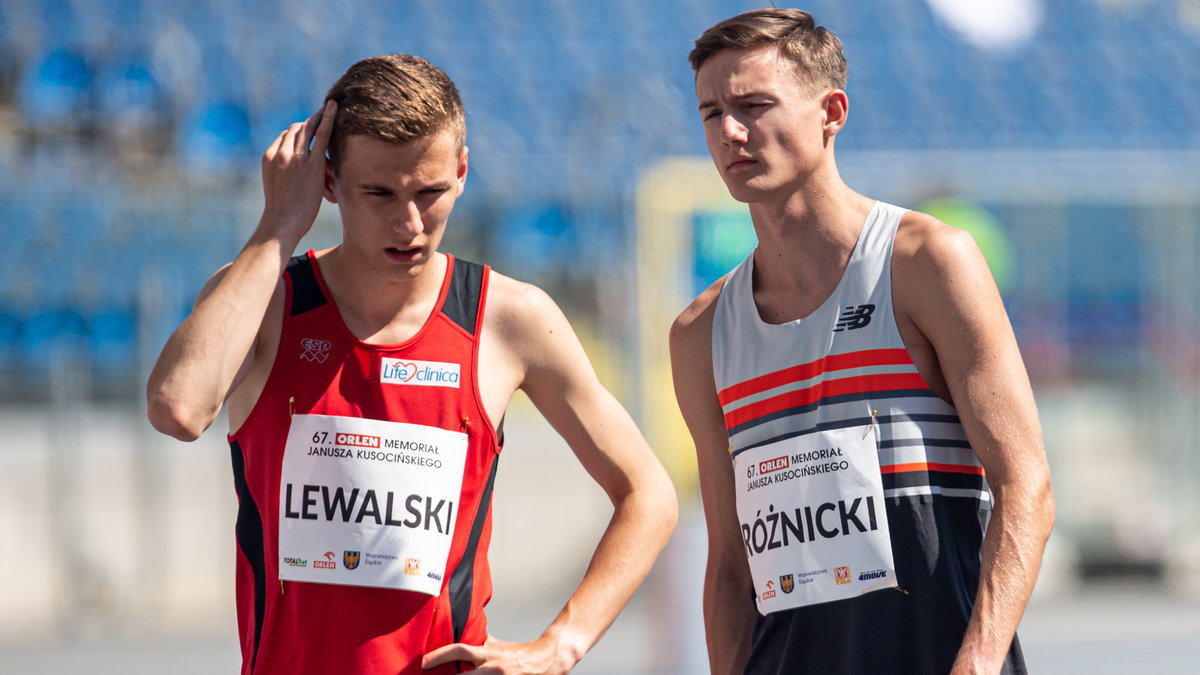 Kacper Lewalski (po lewej stronie) i Krzysztof Różnicki. Czy 18-latkowie zawojują sportowy świat?