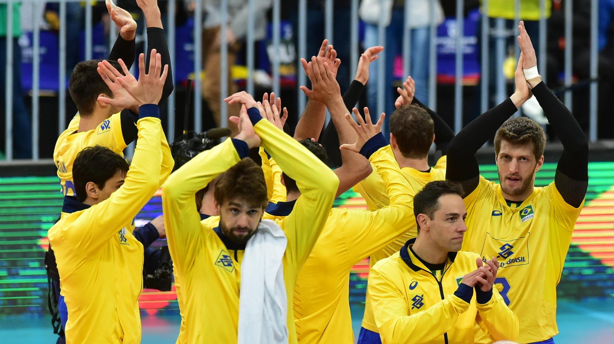 Brazil team during match against Canada by the World Volleyball League at the Atletico Paranaense football stadium.