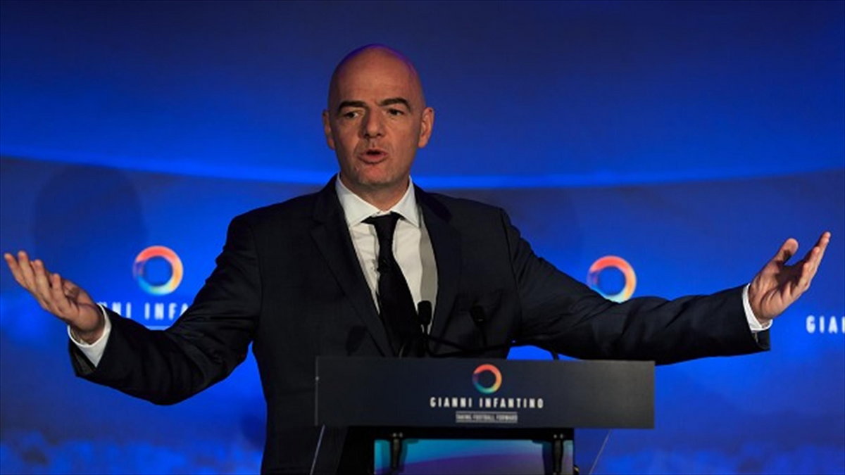 Hiszpania murem za Giannim Infantino