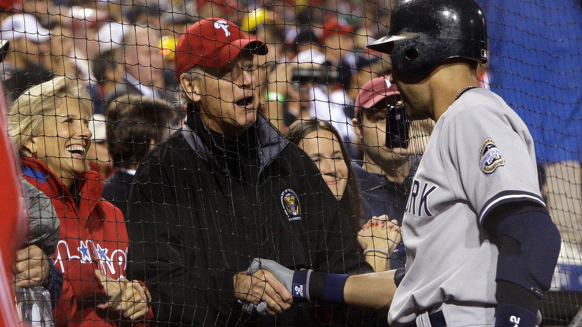 Joe Biden z żoną na meczu ligi MLB między drużynami New York Yankees, a Philadelphia Phillies, 31 października 2009 r.