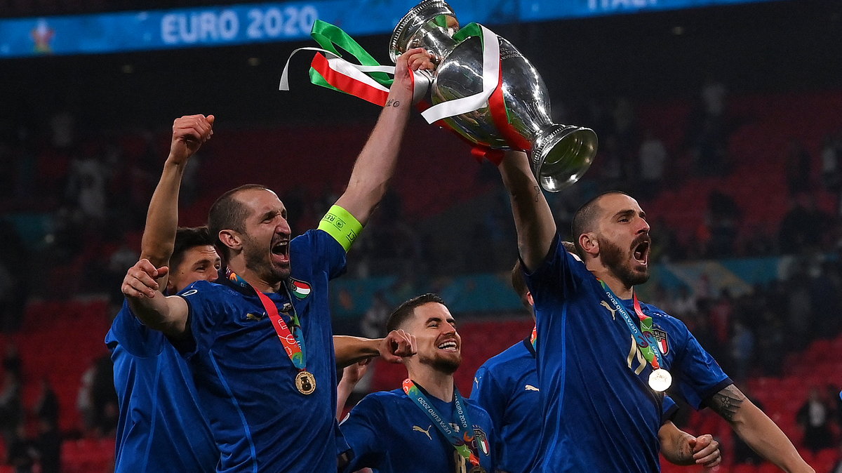 Giorgio Chiellini i Leonardo Bonucci po triumfie na Euro 2020