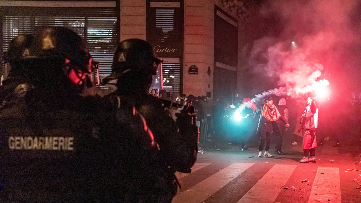 Zamieszki na Polach Elizejskich w Paryżu