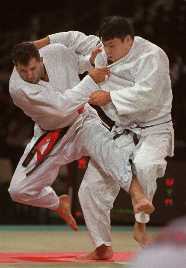 Rafał Kubacki w przegranej walce z Japończykiem Naoya Ogawą