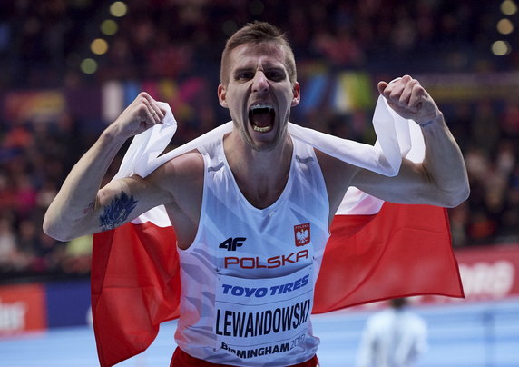 18304242 - LEKKOATLETYKA HALOWE MŚ W BIRMINGHAM (Marcin Lewandowski )