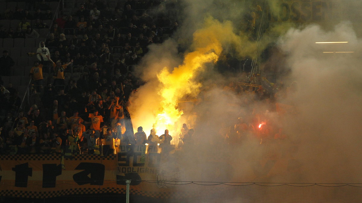 Fani Dynama Drezno w meczu z Borussią Dortmund