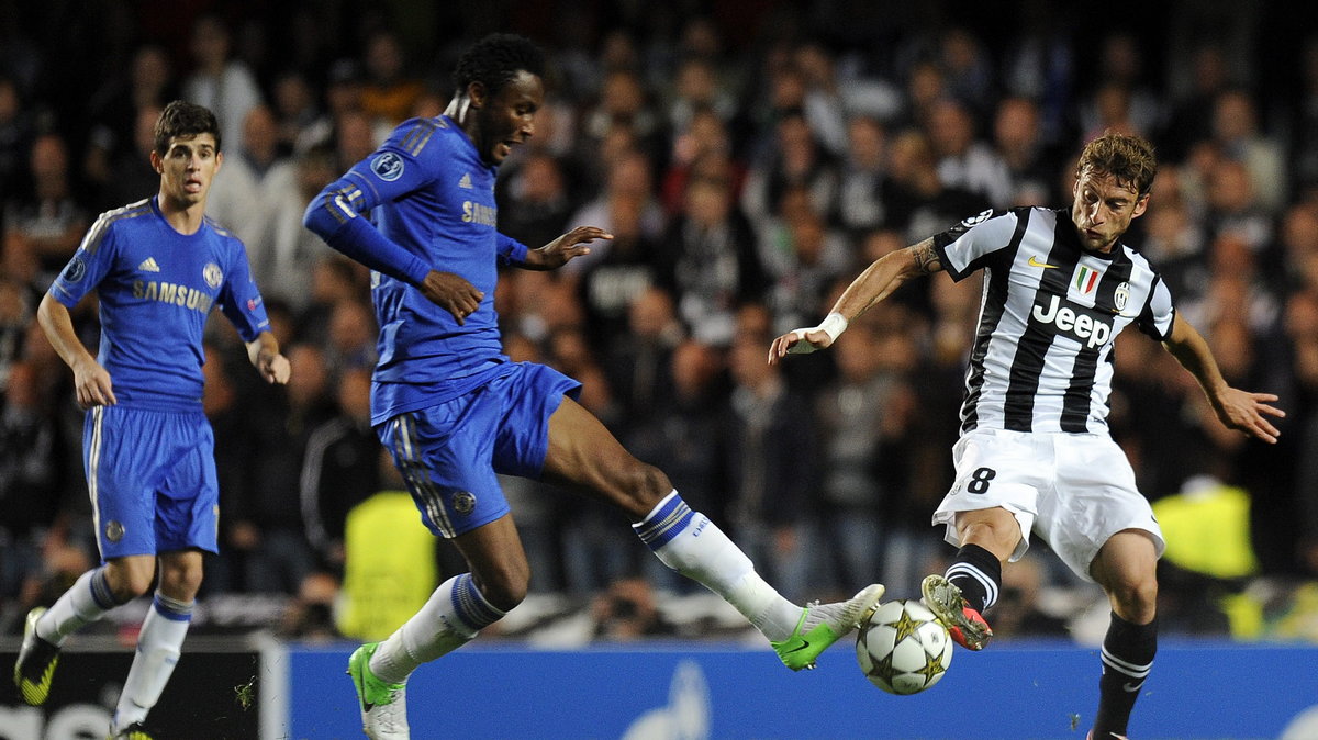 John Obi Mikel (L)