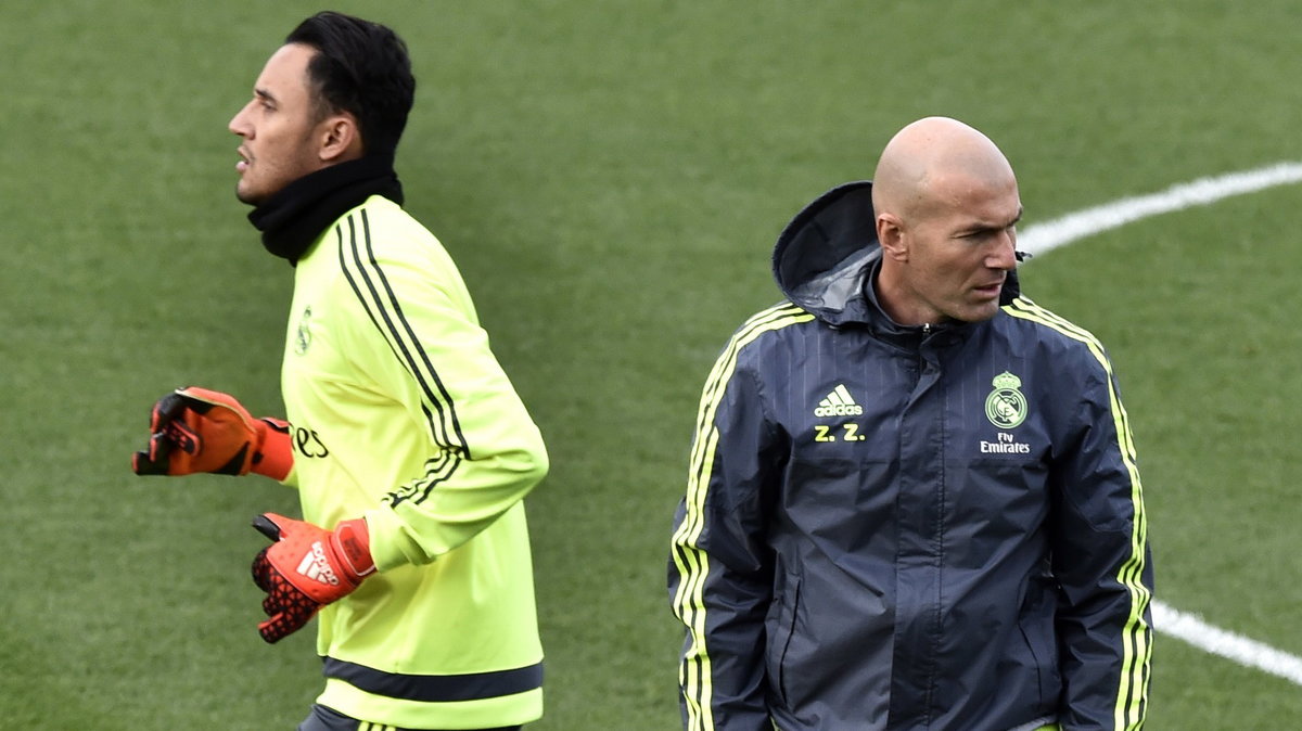 Keylor Navas (L)