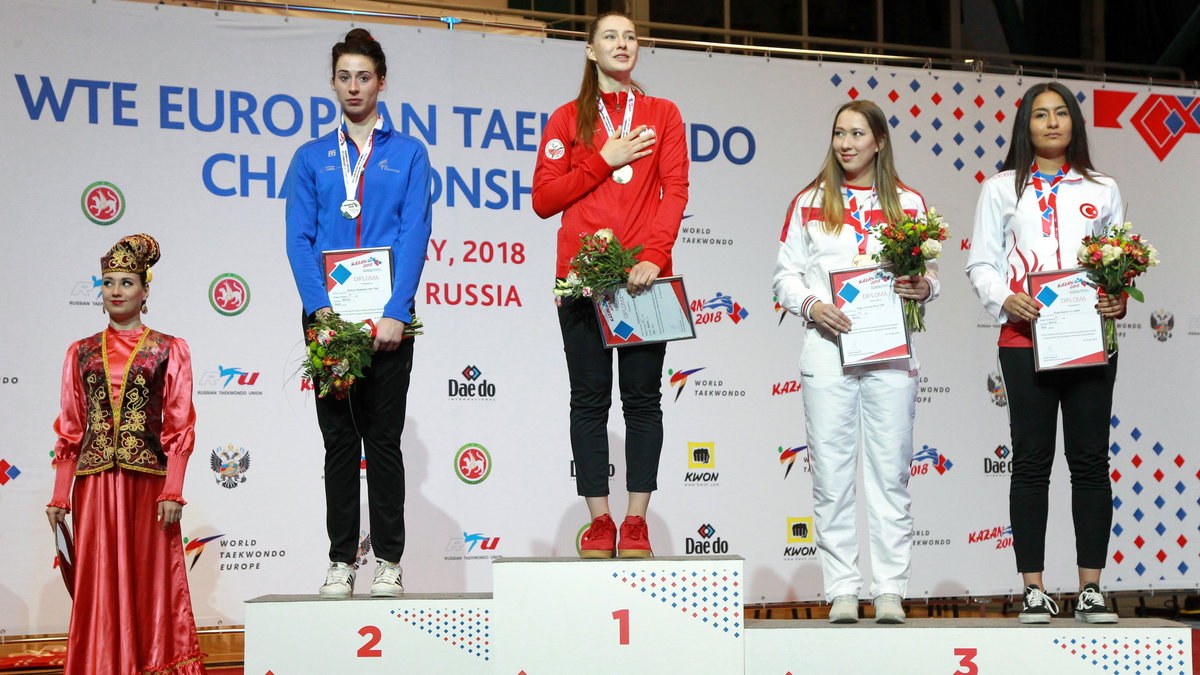 Aleksandra Kowalczuk (na najwyższym stopniu podium)